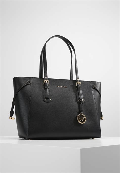 michael kors voyager black